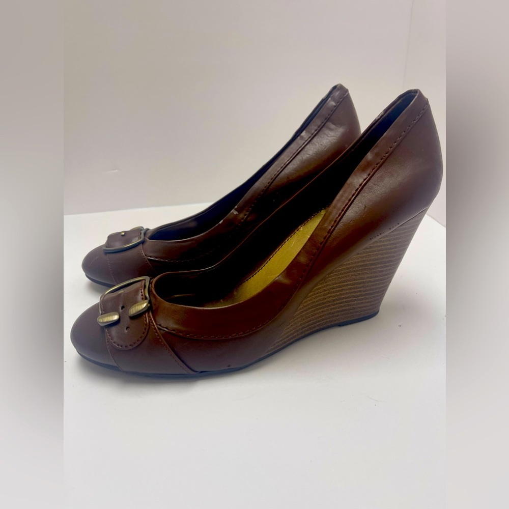 Brown wedge size 12 by Fioni